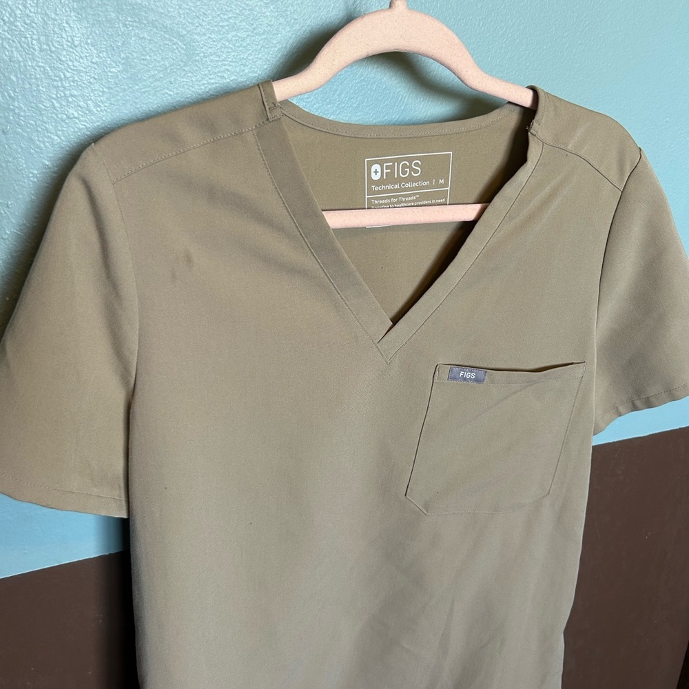 Women’s Figs Tan Short Sleeve Tee V-Neck